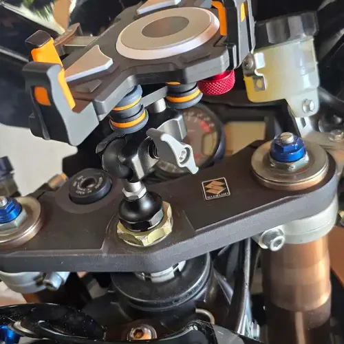 Стойка за телефон на Suzuki GSXR 1000.