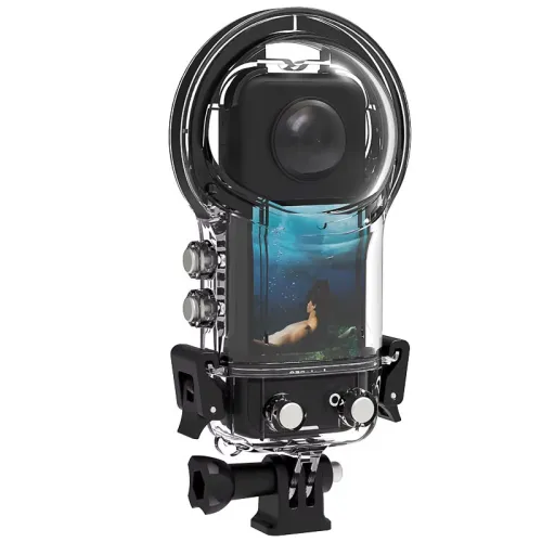 Водоустойчив калъф за Insta360 X3, показващ камерата вътре в него.